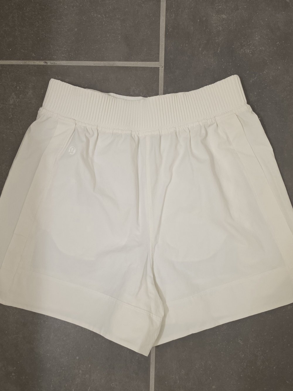 Lululemon Stretch Woven Shorts - Picture 4 of 4